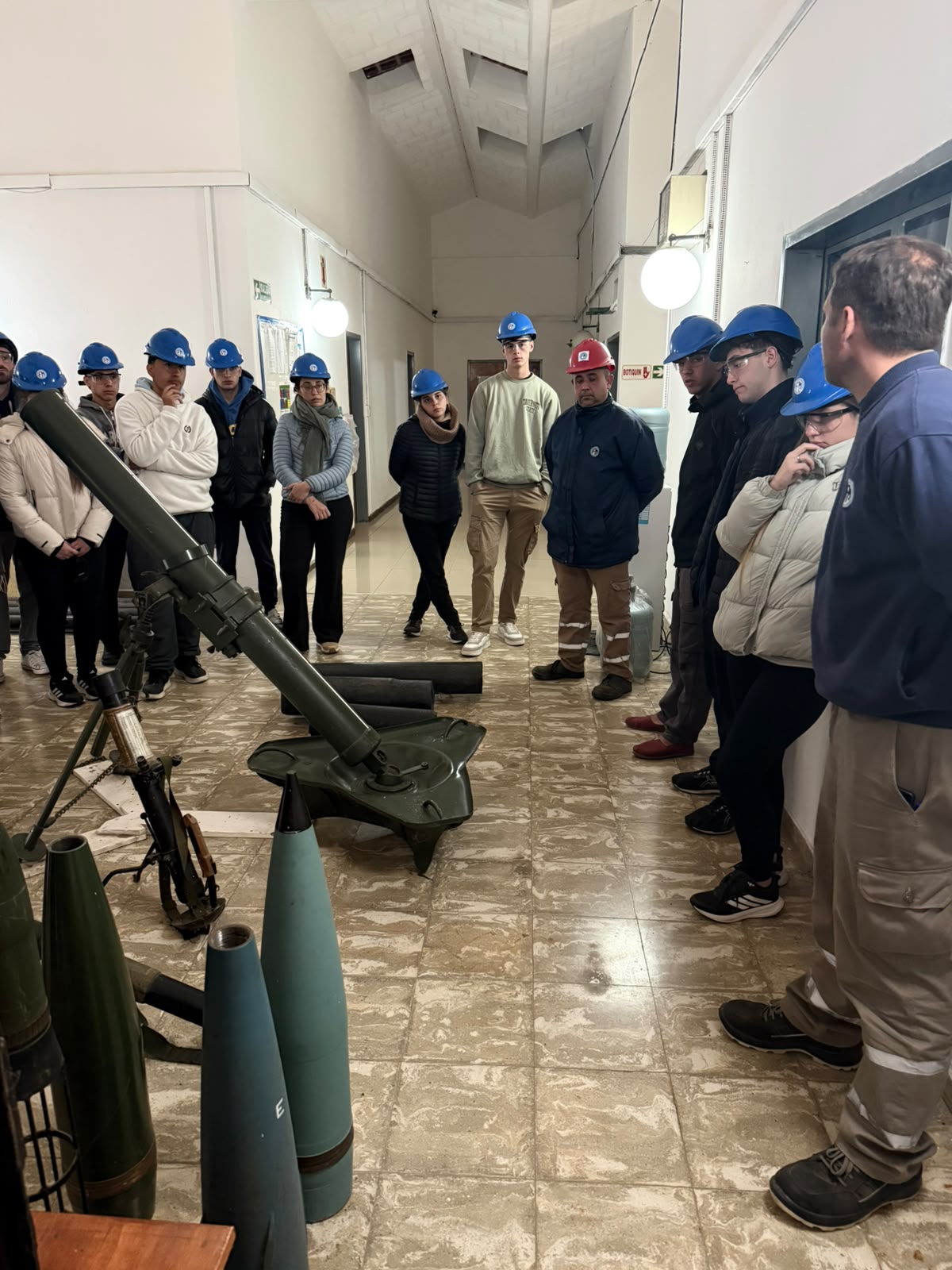 Estudiantes de Tres Lomas visitaron la Fábrica Militar Río Tercero — 1